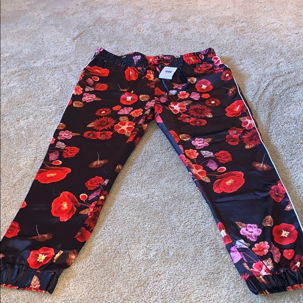 NWT- Guess Satin Track pants size large 😍